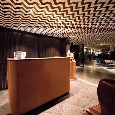 Otel Apollo Amsterdam, A Tribute Portfolio